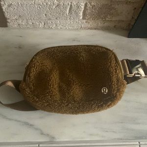 Lululemon like new teddy fleece belt bag in caramel colour. In good condition.